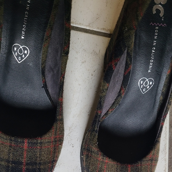 Born in California army green and black chunky heel pumps...size 7 - Picture 3 of 6